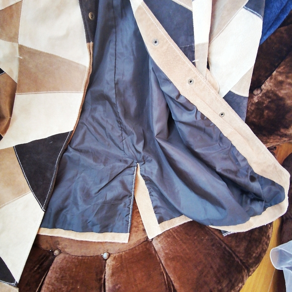 WOW.  VINTAGE ! gorgeous psyched suede coat - Picture 2 of 5